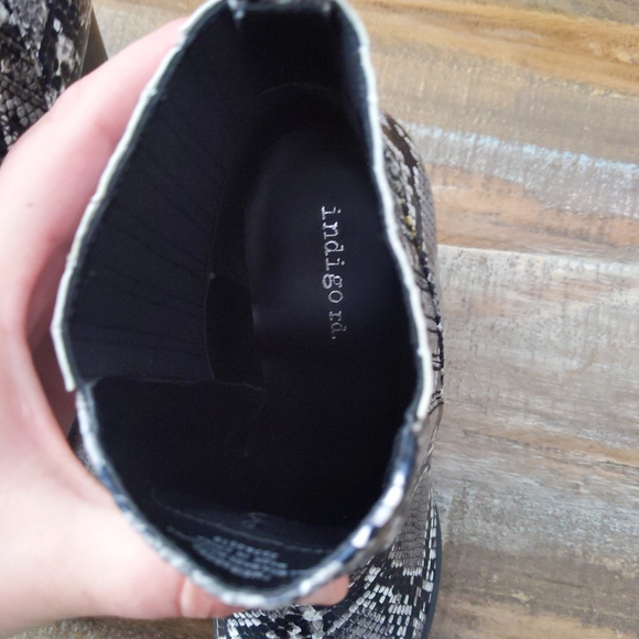 🆕🌿SNAKEPRINT BOOTIES🌿 - Picture 9 of 12